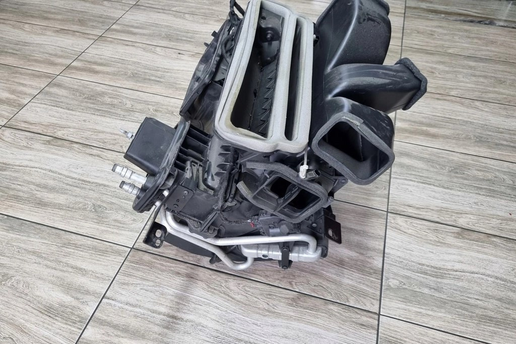 FORD NAGRZEWNICA KOMPLETNA FORD F MAX 500 EURO 6 - Fűtés/ Szellőzés gep - Teherautó: 2 kép. FORD NAGRZEWNICA KOMPLETNA FORD F MAX 500 EURO 6 - Fűtés/ Szellőzés gep - Teherautó: 2 kép.