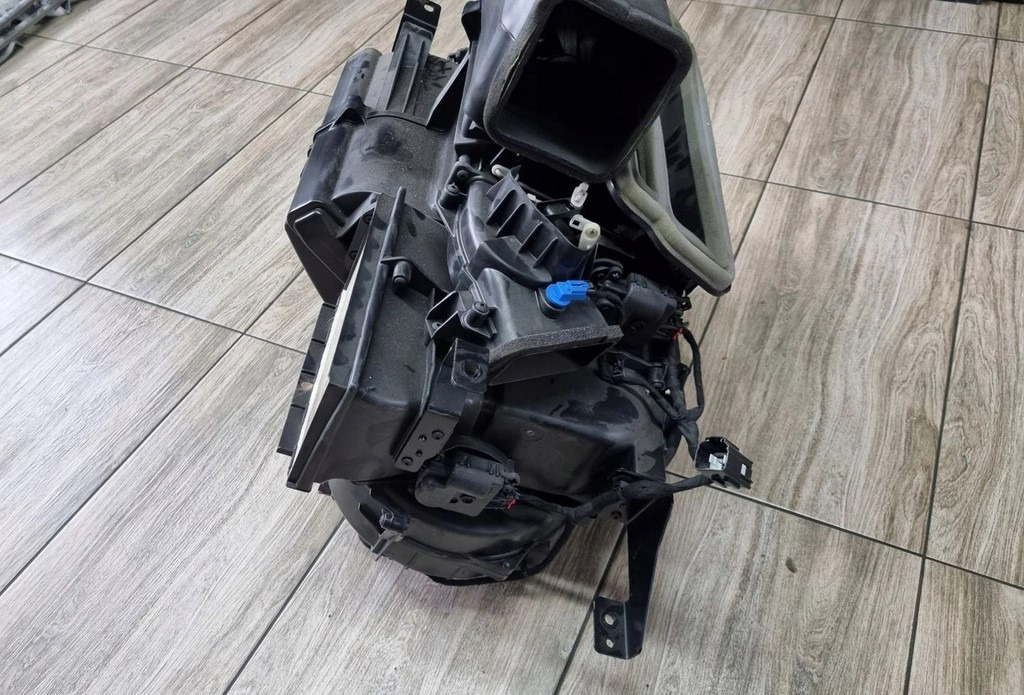 FORD NAGRZEWNICA KOMPLETNA FORD F MAX 500 EURO 6 - Fűtés/ Szellőzés gep - Teherautó: 4 kép. FORD NAGRZEWNICA KOMPLETNA FORD F MAX 500 EURO 6 - Fűtés/ Szellőzés gep - Teherautó: 4 kép.