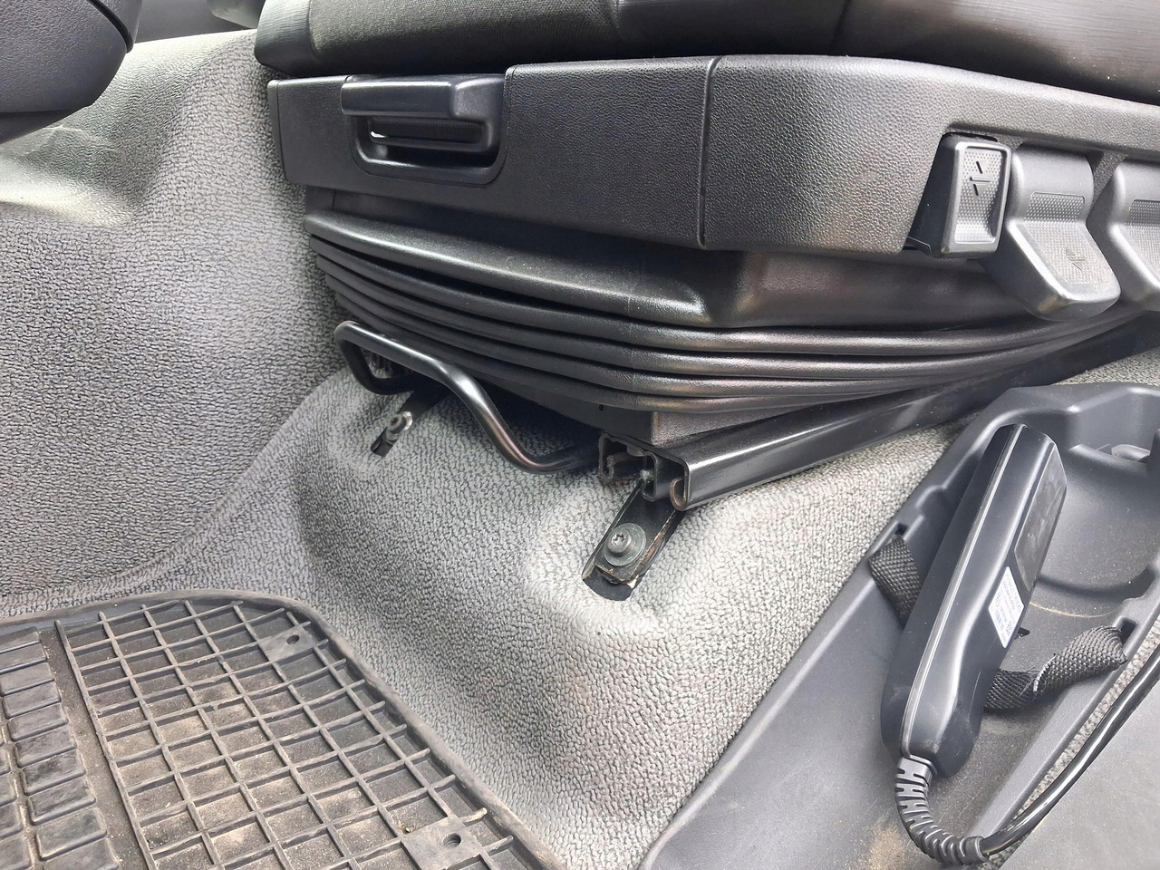 FOTEL KIEROWCY RENAULT GAMA D - Ülés: 3 kép. FOTEL KIEROWCY RENAULT GAMA D - Ülés: 3 kép.