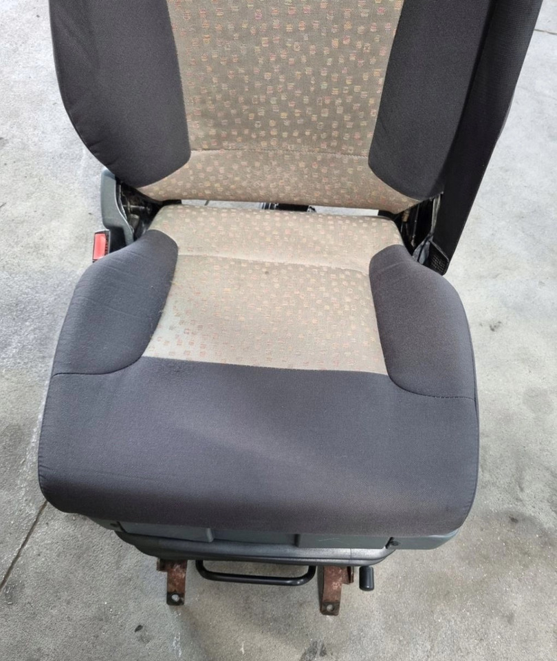 FOTEL LEWY SIEDZENIE KIEROWCY RENAULT MIDLUM PREMIUM DXI - Ülés: 5 kép. FOTEL LEWY SIEDZENIE KIEROWCY RENAULT MIDLUM PREMIUM DXI - Ülés: 5 kép.
