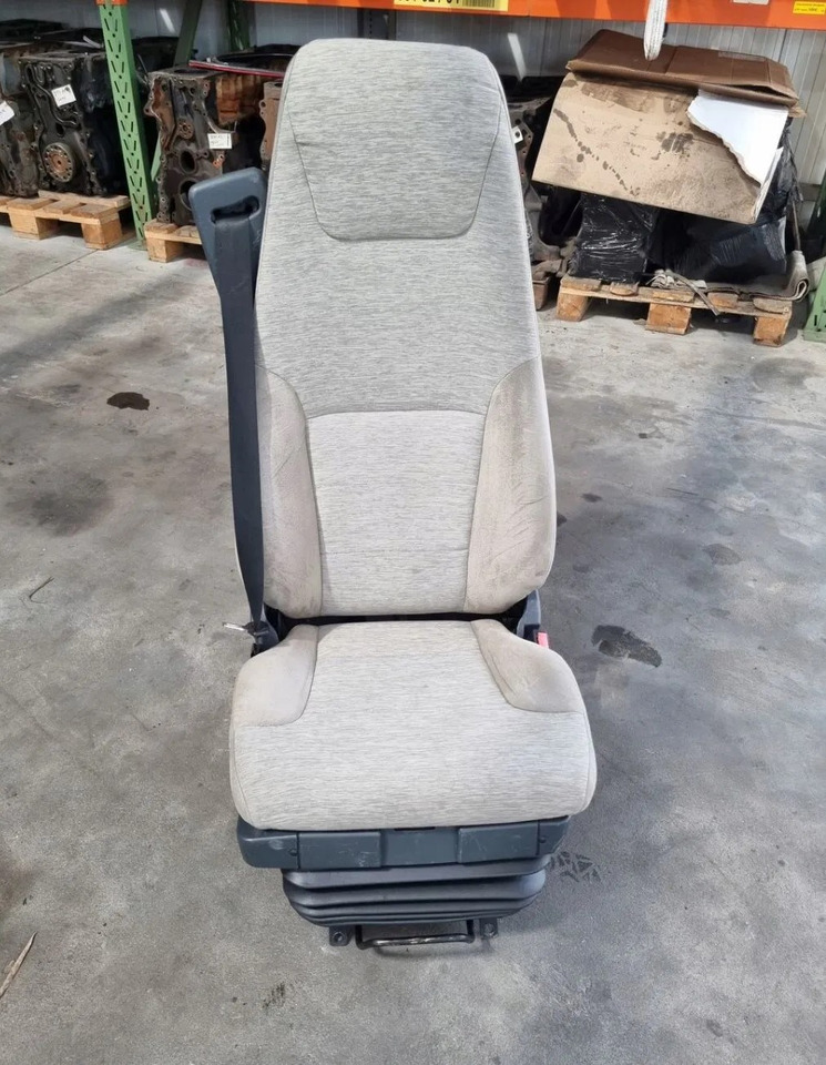 FOTEL PNEUMATYCZNY PRAWY SIEDZENIE PASAŻERA RENAULT PREMIUM MIDLUM DXI - Ülés: 1 kép. FOTEL PNEUMATYCZNY PRAWY SIEDZENIE PASAŻERA RENAULT PREMIUM MIDLUM DXI - Ülés: 1 kép.