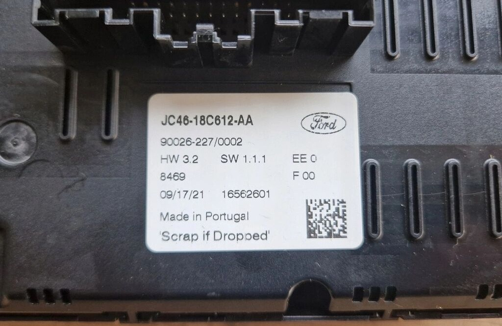 Ford F-MAX JC46-18C612-AA Ford F-MAX - Műszerfal - Teherautó: 2 kép. Ford F-MAX JC46-18C612-AA Ford F-MAX - Műszerfal - Teherautó: 2 kép.