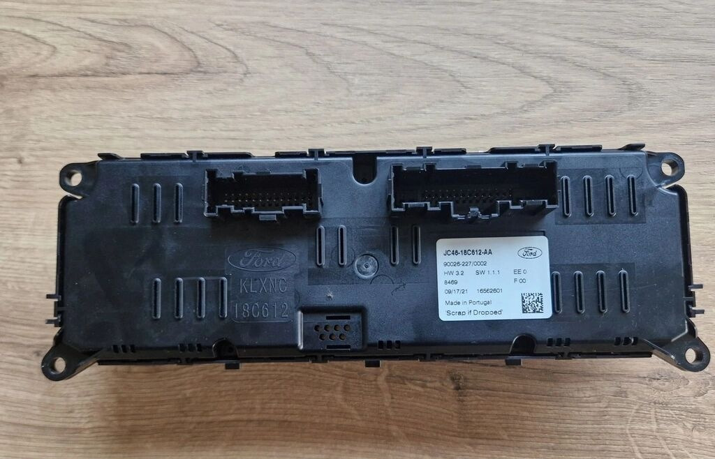 Ford F-MAX JC46-18C612-AA Ford F-MAX - Műszerfal - Teherautó: 1 kép. Ford F-MAX JC46-18C612-AA Ford F-MAX - Műszerfal - Teherautó: 1 kép.