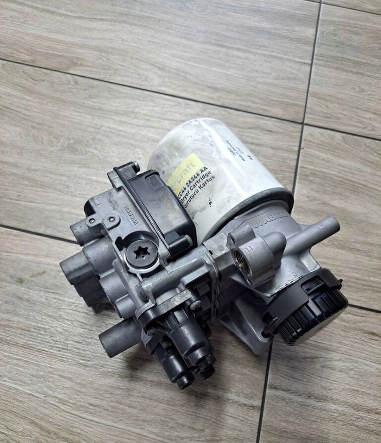 Ford OSUSZACZA ZAWÓR POWIETRZA WIELOZAWÓR F-MAX 500 CARGO EURO 6. JC46 Wabco - Fék alkatrészek - Teherautó: 1 kép. Ford OSUSZACZA ZAWÓR POWIETRZA WIELOZAWÓR F-MAX 500 CARGO EURO 6. JC46 Wabco - Fék alkatrészek - Teherautó: 1 kép.