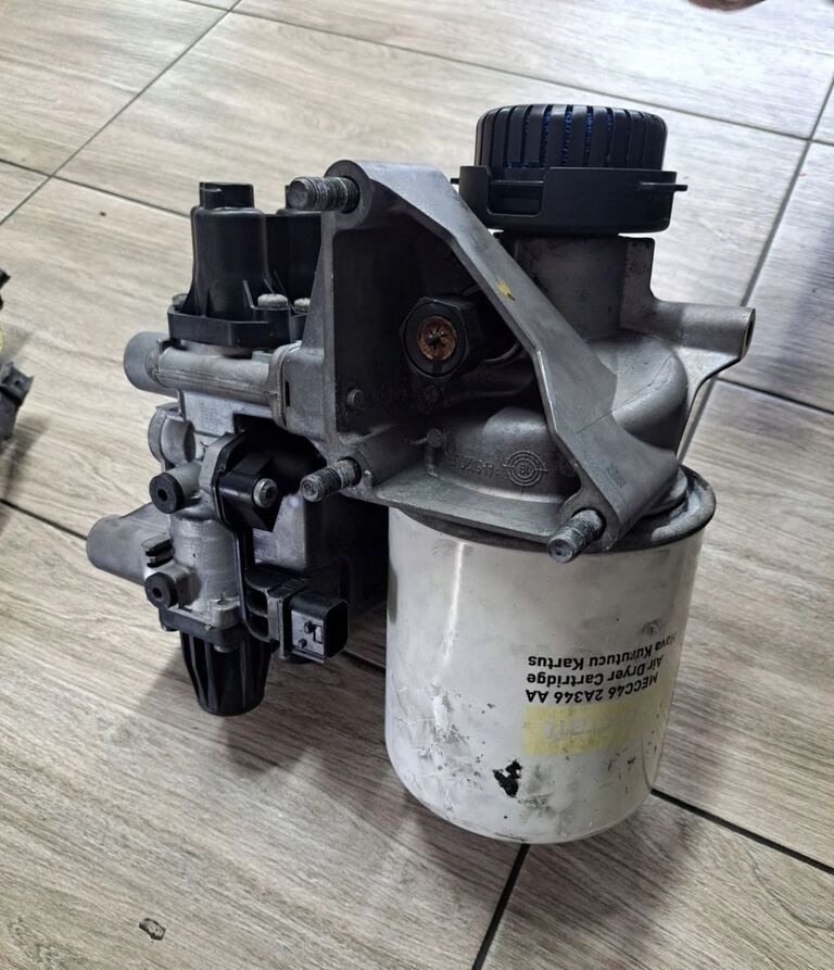 Ford OSUSZACZA ZAWÓR POWIETRZA WIELOZAWÓR F-MAX 500 CARGO EURO 6. JC46 Wabco - Fék alkatrészek - Teherautó: 2 kép. Ford OSUSZACZA ZAWÓR POWIETRZA WIELOZAWÓR F-MAX 500 CARGO EURO 6. JC46 Wabco - Fék alkatrészek - Teherautó: 2 kép.