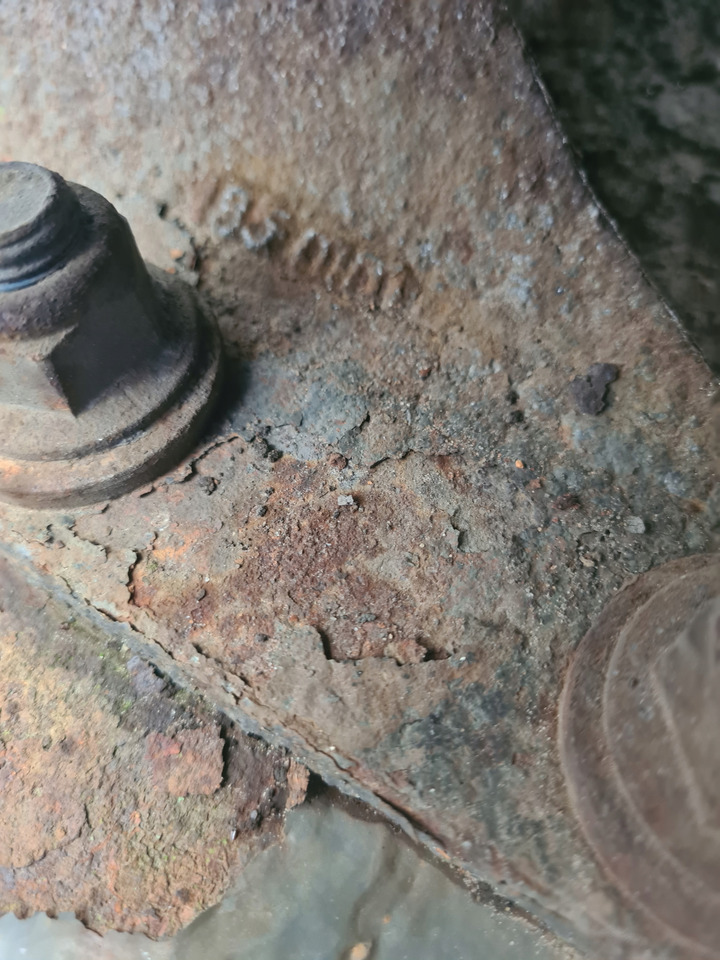 JOST - Nyereg - Teherautó: 4 kép. JOST - Nyereg - Teherautó: 4 kép.