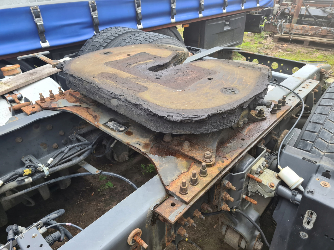 JOST - Nyereg - Teherautó: 3 kép. JOST - Nyereg - Teherautó: 3 kép.