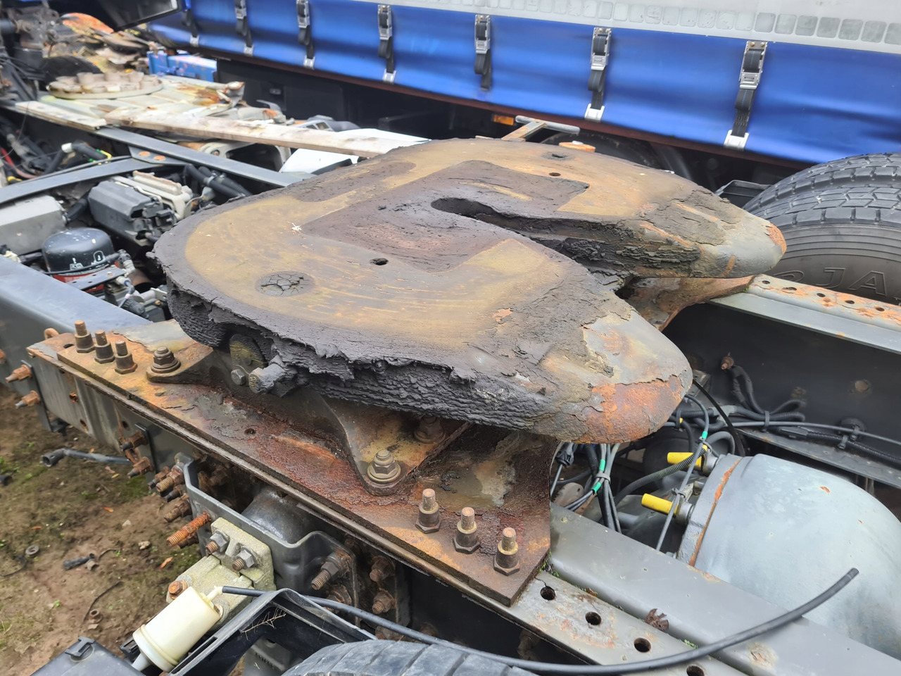 JOST - Nyereg - Teherautó: 1 kép. JOST - Nyereg - Teherautó: 1 kép.