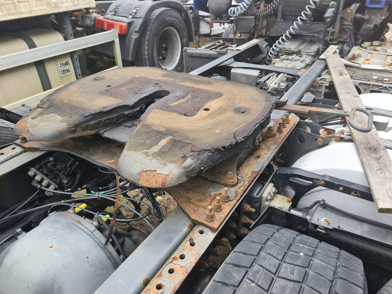 JOST - Nyereg - Teherautó: 2 kép. JOST - Nyereg - Teherautó: 2 kép.