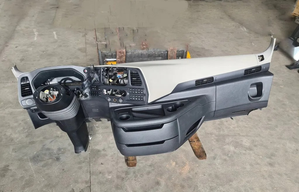 KONSOLA KOMPLETNA KOKPIT DESKA ROZDZIELCZA STELAŻ FORD F-MAX 500 TRUCKS - Műszerfal: 1 kép. KONSOLA KOMPLETNA KOKPIT DESKA ROZDZIELCZA STELAŻ FORD F-MAX 500 TRUCKS - Műszerfal: 1 kép.