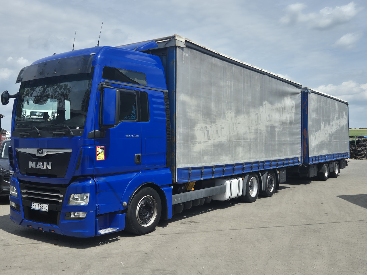 MAN tgx 24,500 - Ponyvás teherautó: 2 kép. MAN tgx 24,500 - Ponyvás teherautó: 2 kép.