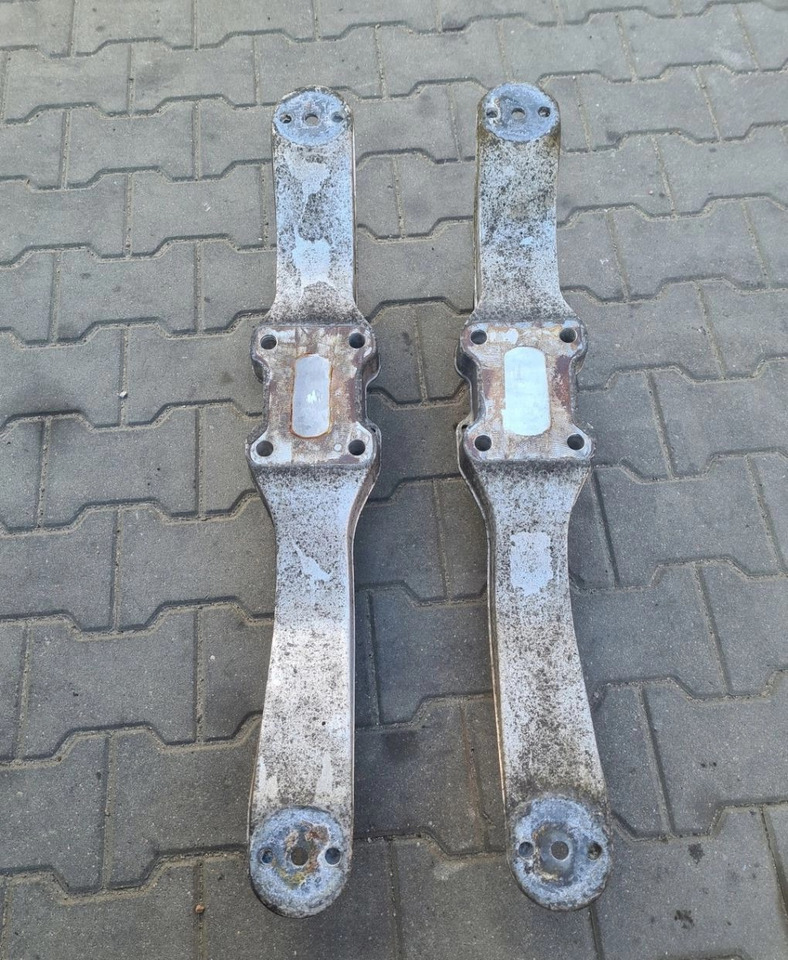 MOCOWANIE PRAWE LUB LEWE PODUSZEK ŁAPA KOŁYSKA DELFIN VOLVO FH 4 FH 5 22327290 - Felfüggesztés: 2 kép. MOCOWANIE PRAWE LUB LEWE PODUSZEK ŁAPA KOŁYSKA DELFIN VOLVO FH 4 FH 5 22327290 - Felfüggesztés: 2 kép.