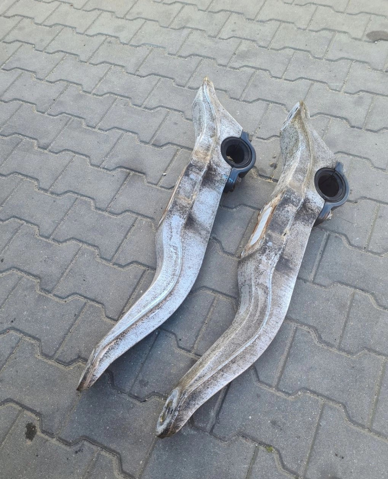 MOCOWANIE PRAWE LUB LEWE PODUSZEK ŁAPA KOŁYSKA DELFIN VOLVO FH 4 FH 5 22327290 - Felfüggesztés: 3 kép. MOCOWANIE PRAWE LUB LEWE PODUSZEK ŁAPA KOŁYSKA DELFIN VOLVO FH 4 FH 5 22327290 - Felfüggesztés: 3 kép.