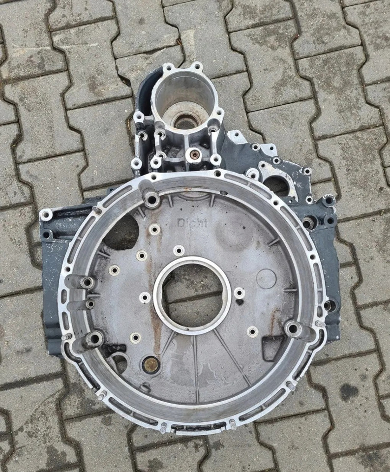 OBUDOWA SPRZĘGŁA KOŁA ZAMACHOWEGO VOLVO FL FE D7 RENAULT PREMIUM MIDLUM DXI 04905439 1445758 - Kuplung és alkatrészek: 1 kép. OBUDOWA SPRZĘGŁA KOŁA ZAMACHOWEGO VOLVO FL FE D7 RENAULT PREMIUM MIDLUM DXI 04905439 1445758 - Kuplung és alkatrészek: 1 kép.