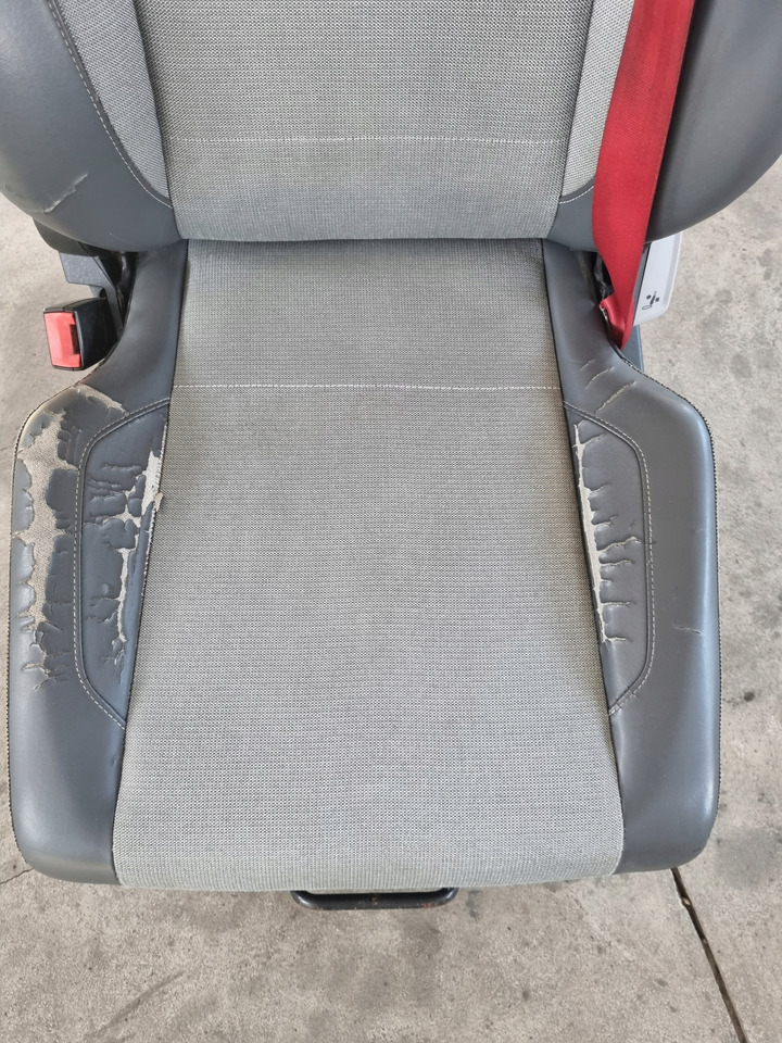 RENAULT FOTEL LEWY SIEDZENIE KIEROWCY RENAULT RANGE GAMA T C K - Ülés - Teherautó: 5 kép. RENAULT FOTEL LEWY SIEDZENIE KIEROWCY RENAULT RANGE GAMA T C K - Ülés - Teherautó: 5 kép.