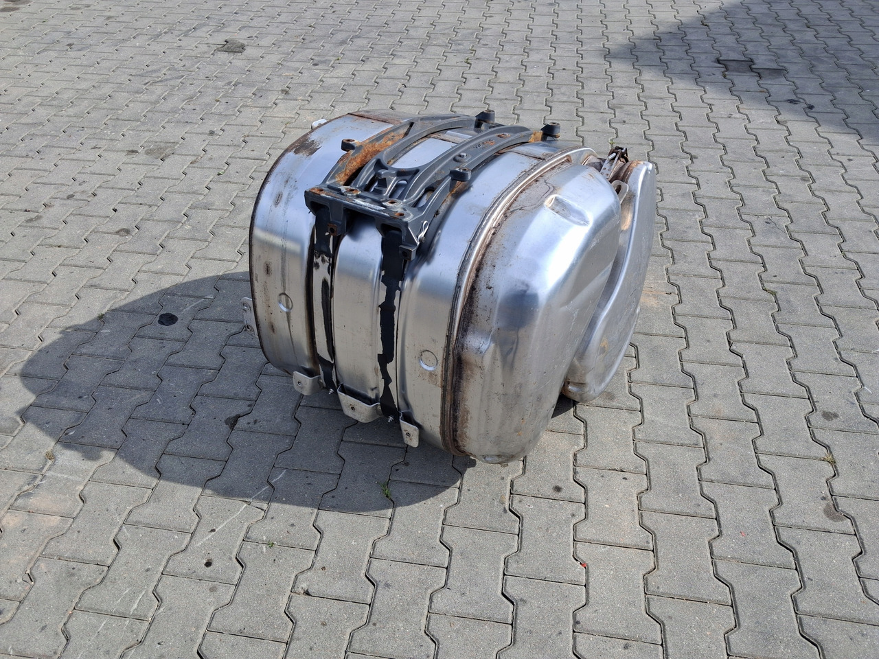 RENAULT KATALIZATOR TŁUMIK DPF FILTR VOLVO FH 4 FM 4 RENAULT GAMA T RANGE - Katalizátor - Teherautó: 1 kép. RENAULT KATALIZATOR TŁUMIK DPF FILTR VOLVO FH 4 FM 4 RENAULT GAMA T RANGE - Katalizátor - Teherautó: 1 kép.