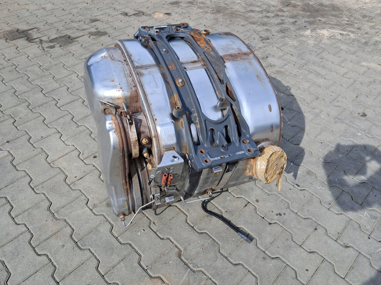 RENAULT KATALIZATOR TŁUMIK DPF FILTR VOLVO FH 4 FM 4 RENAULT GAMA T RANGE - Katalizátor - Teherautó: 2 kép. RENAULT KATALIZATOR TŁUMIK DPF FILTR VOLVO FH 4 FM 4 RENAULT GAMA T RANGE - Katalizátor - Teherautó: 2 kép.