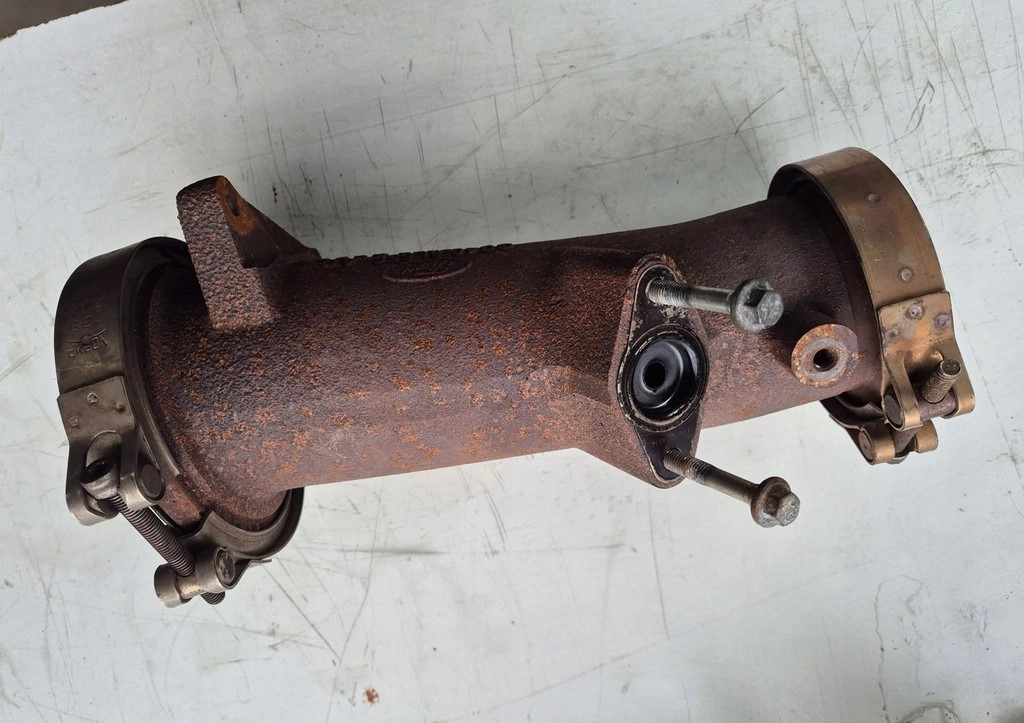 RURA WYDECHOWA TURBINY ŁĄCZNIK FORD F-MAX TRUCKS EURO 6 GC46-6L656-AD - Kipufogócső: 2 kép. RURA WYDECHOWA TURBINY ŁĄCZNIK FORD F-MAX TRUCKS EURO 6 GC46-6L656-AD - Kipufogócső: 2 kép.