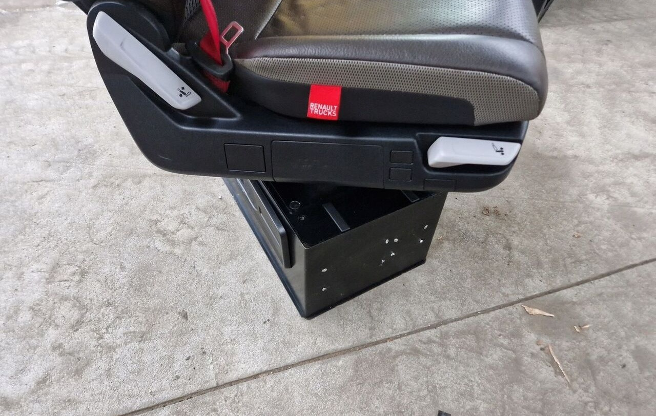 Renault FOTEL SIEDZENIE PASAŻERA RENAULT RANGE GAMA T C K OBROTOWY OBRAC - Ülés - Teherautó: 2 kép. Renault FOTEL SIEDZENIE PASAŻERA RENAULT RANGE GAMA T C K OBROTOWY OBRAC - Ülés - Teherautó: 2 kép.