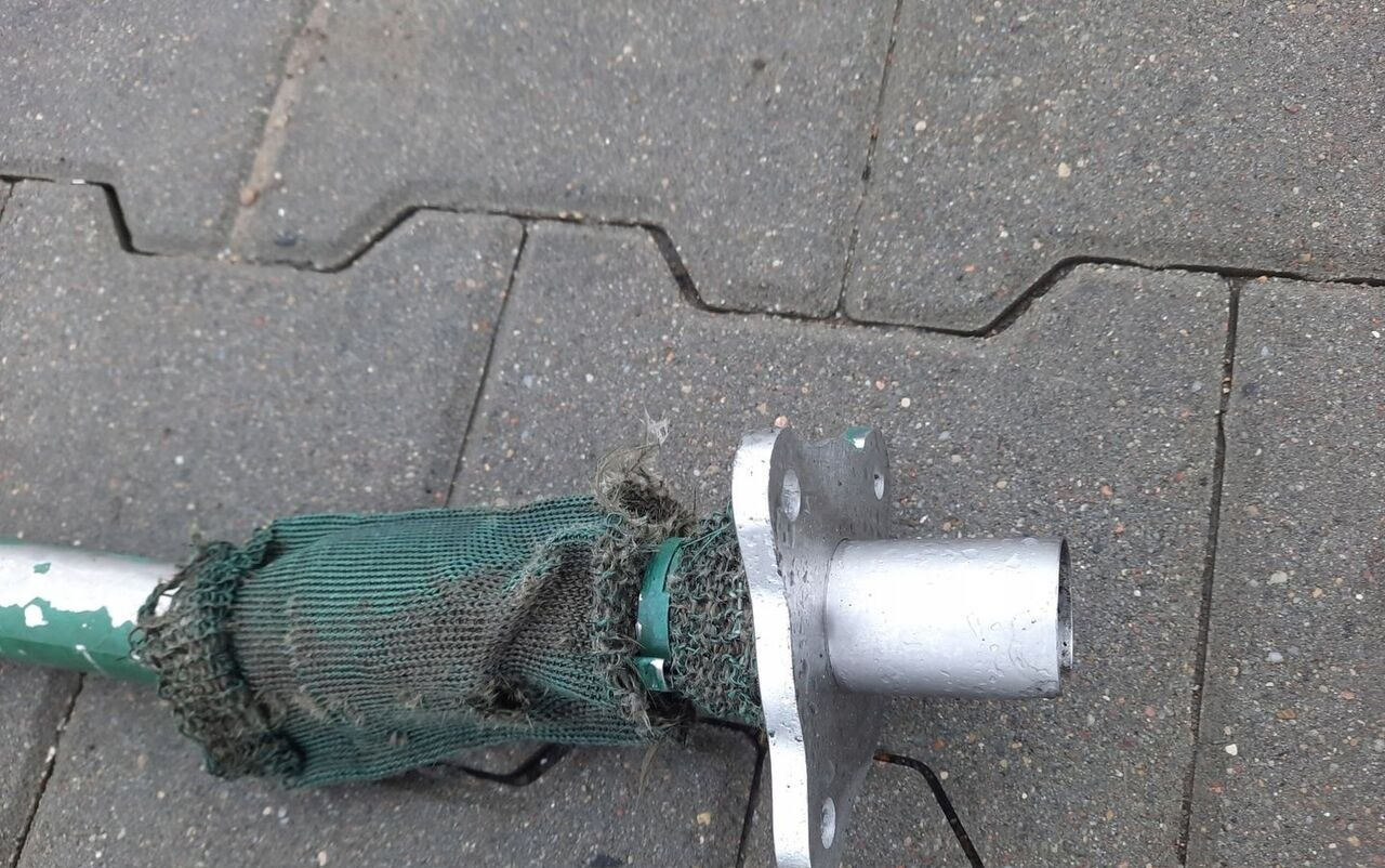 Renault GAMA T DTI 13 VOLVO FH 4 - Kipufogócső - Teherautó: 1 kép. Renault GAMA T DTI 13 VOLVO FH 4 - Kipufogócső - Teherautó: 1 kép.