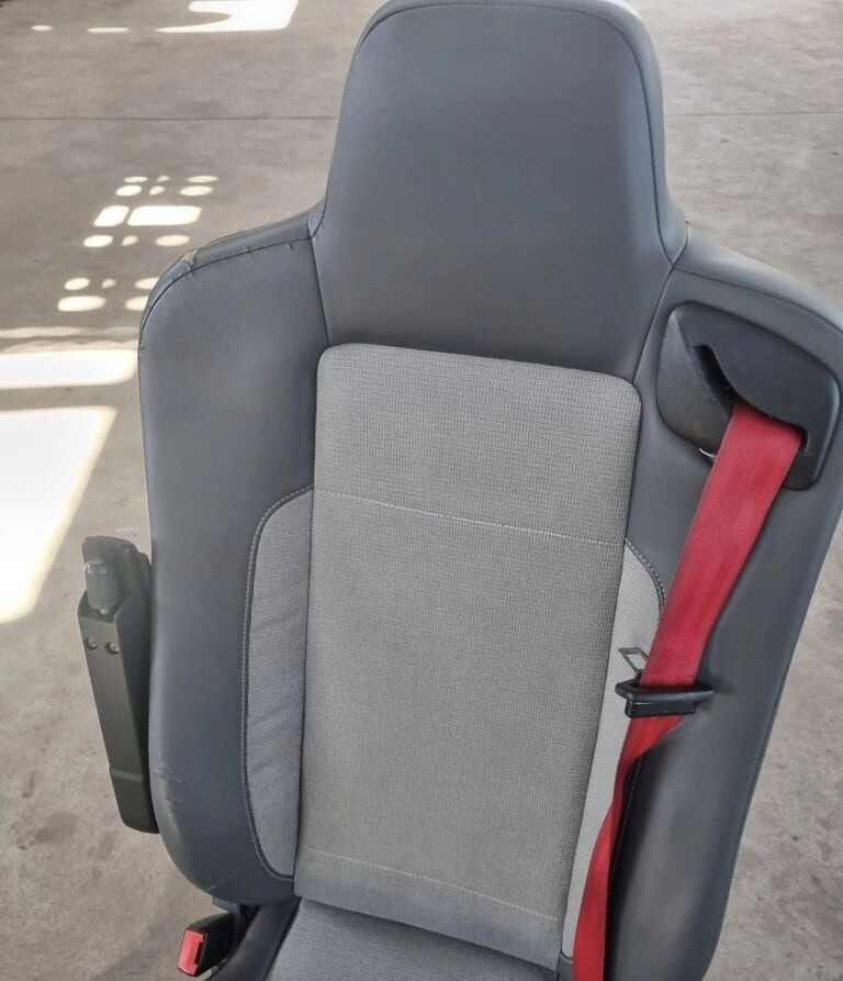 Renault LEWY SIEDZENIE KIEROWCY Renault RANGE GAMA T C K - Ülés - Teherautó: 5 kép. Renault LEWY SIEDZENIE KIEROWCY Renault RANGE GAMA T C K - Ülés - Teherautó: 5 kép.