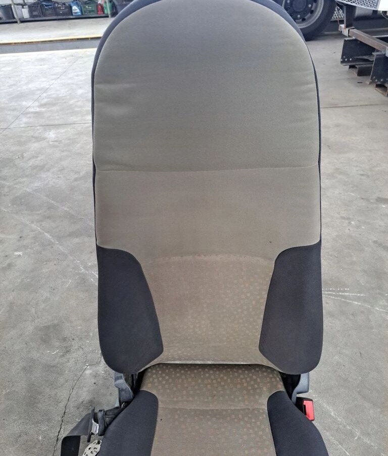 Renault PRAWY SIEDZENIE PASAŻERA Renault MIDLUM PREMIUM DXI - Ülés - Teherautó: 3 kép. Renault PRAWY SIEDZENIE PASAŻERA Renault MIDLUM PREMIUM DXI - Ülés - Teherautó: 3 kép.
