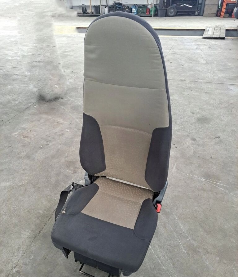 Renault PRAWY SIEDZENIE PASAŻERA Renault MIDLUM PREMIUM DXI - Ülés - Teherautó: 5 kép. Renault PRAWY SIEDZENIE PASAŻERA Renault MIDLUM PREMIUM DXI - Ülés - Teherautó: 5 kép.