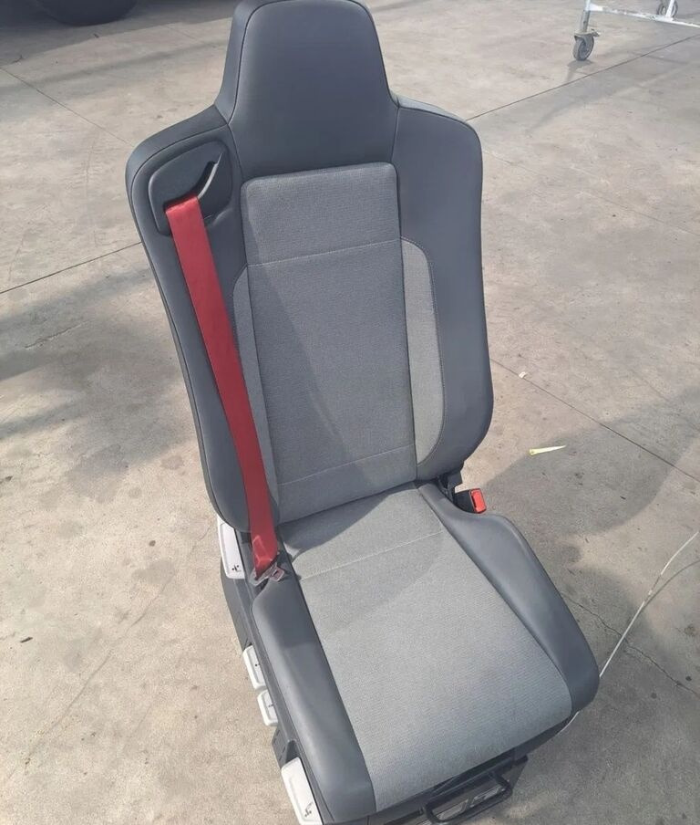 Renault PRAWY SIEDZENIE PASAŻERA Renault RANGE GAMA T C K - Ülés - Teherautó: 2 kép. Renault PRAWY SIEDZENIE PASAŻERA Renault RANGE GAMA T C K - Ülés - Teherautó: 2 kép.