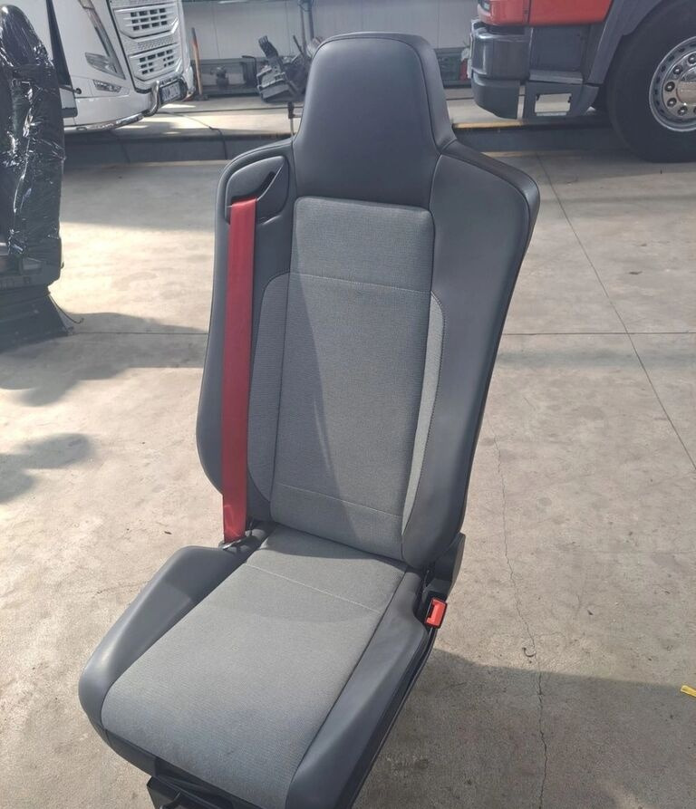 Renault PRAWY SIEDZENIE PASAŻERA Renault RANGE GAMA T C K - Ülés - Teherautó: 4 kép. Renault PRAWY SIEDZENIE PASAŻERA Renault RANGE GAMA T C K - Ülés - Teherautó: 4 kép.