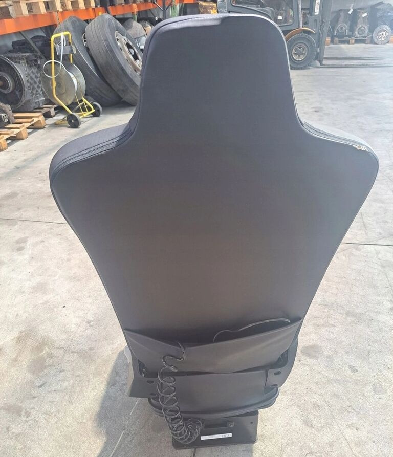 Renault SIEDZENIE KIEROWCY Renault RANGE GAMA T C K - Ülés - Teherautó: 2 kép. Renault SIEDZENIE KIEROWCY Renault RANGE GAMA T C K - Ülés - Teherautó: 2 kép.