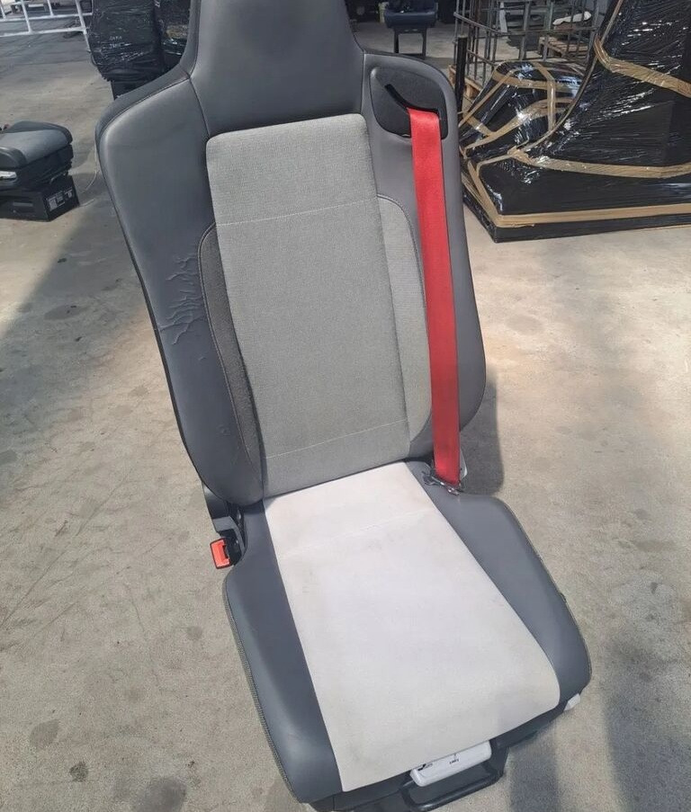Renault SIEDZENIE KIEROWCY Renault RANGE GAMA T C K - Ülés - Teherautó: 3 kép. Renault SIEDZENIE KIEROWCY Renault RANGE GAMA T C K - Ülés - Teherautó: 3 kép.