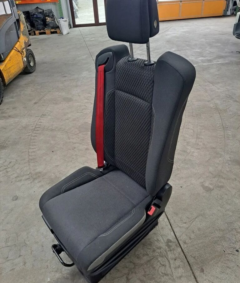Renault SIEDZENIE PASAŻERA Renault RANGE GAMA T C K - Ülés - Teherautó: 2 kép. Renault SIEDZENIE PASAŻERA Renault RANGE GAMA T C K - Ülés - Teherautó: 2 kép.