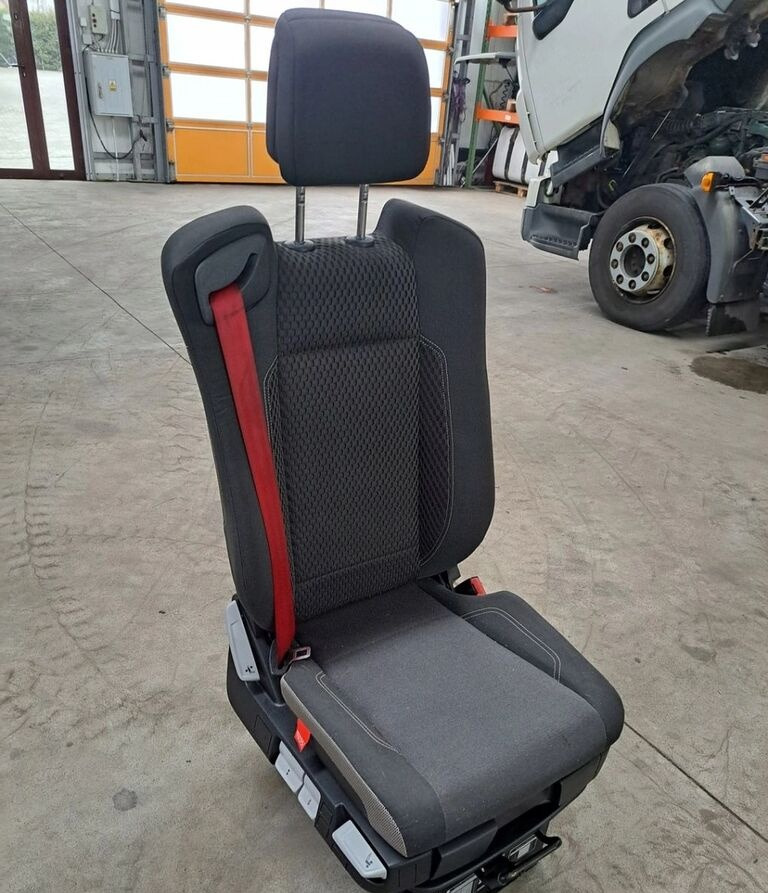 Renault SIEDZENIE PASAŻERA Renault RANGE GAMA T C K - Ülés - Teherautó: 1 kép. Renault SIEDZENIE PASAŻERA Renault RANGE GAMA T C K - Ülés - Teherautó: 1 kép.