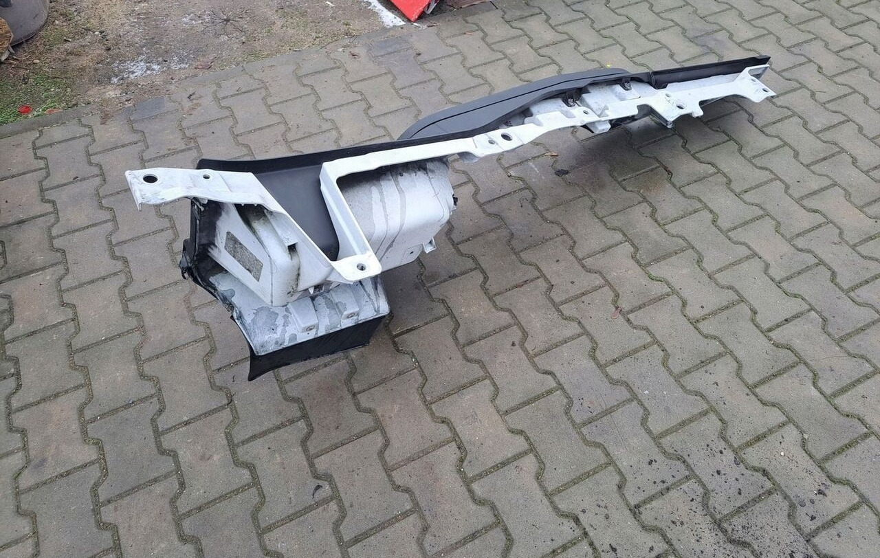 Renault STOPNICA GÓRNA STOPIEŃ PRAWY RENAULT GAMA T RANGE - Lépcső - Teherautó: 4 kép. Renault STOPNICA GÓRNA STOPIEŃ PRAWY RENAULT GAMA T RANGE - Lépcső - Teherautó: 4 kép.