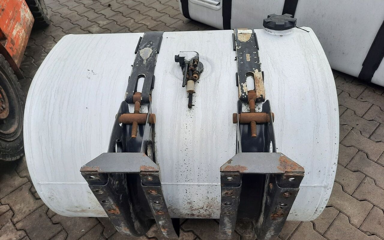 Renault ZBIORNIK PALIWA RENAULT GAMA RANGE T 100/70/70 20503505 - Üzemanyag tartály - Teherautó: 4 kép. Renault ZBIORNIK PALIWA RENAULT GAMA RANGE T 100/70/70 20503505 - Üzemanyag tartály - Teherautó: 4 kép.