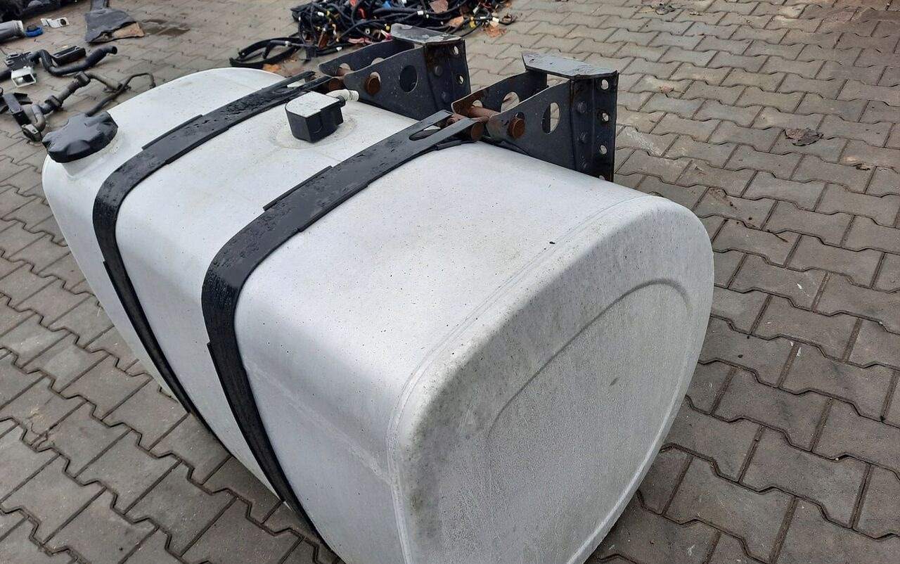 Renault ZBIORNIK PALIWA RENAULT GAMA RANGE T 100/70/70 21516447 - Üzemanyag tartály - Teherautó: 3 kép. Renault ZBIORNIK PALIWA RENAULT GAMA RANGE T 100/70/70 21516447 - Üzemanyag tartály - Teherautó: 3 kép.
