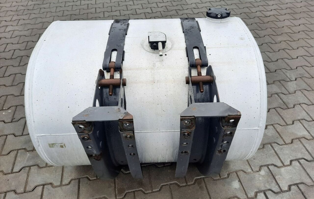 Renault ZBIORNIK PALIWA RENAULT GAMA RANGE T 100/70/70 21516447 - Üzemanyag tartály - Teherautó: 5 kép. Renault ZBIORNIK PALIWA RENAULT GAMA RANGE T 100/70/70 21516447 - Üzemanyag tartály - Teherautó: 5 kép.