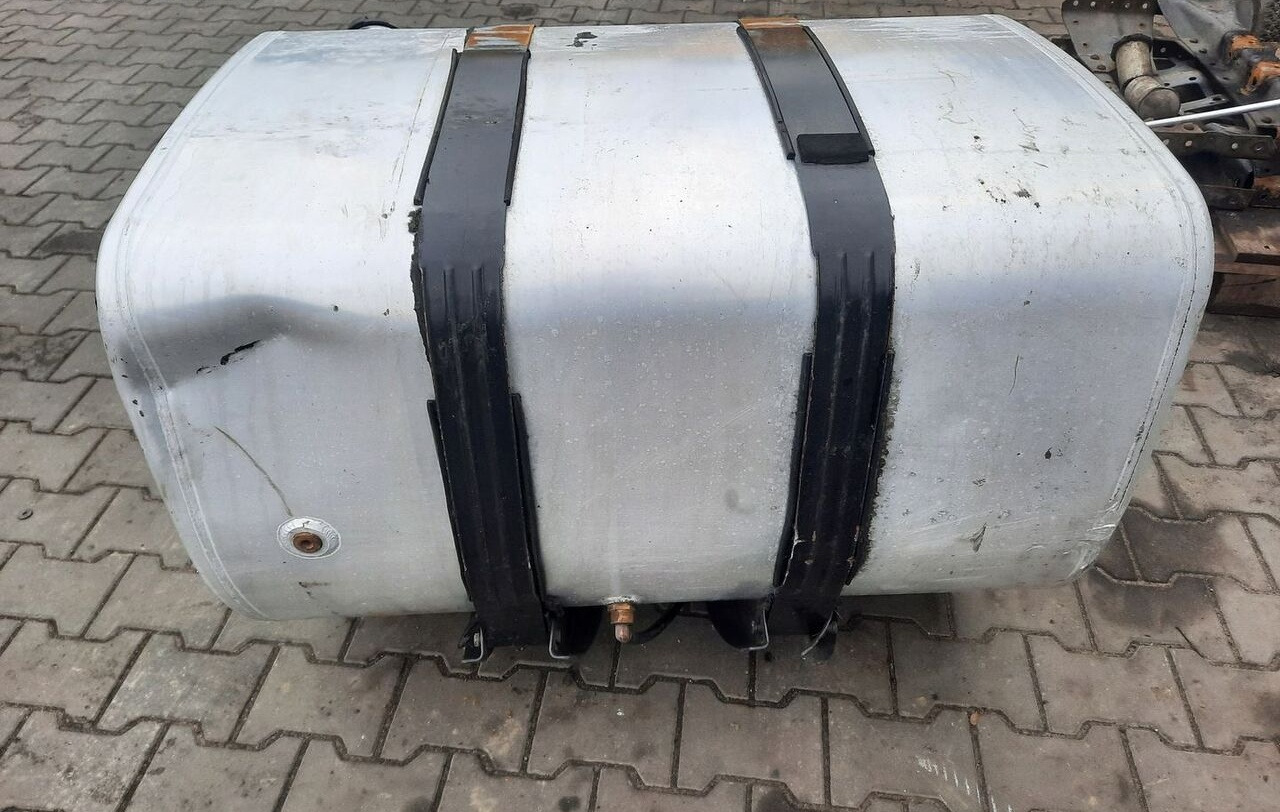 Renault ZBIORNIK PALIWA RENAULT GAMA T RANGE 100/70/70 21655306 - Üzemanyag tartály - Teherautó: 1 kép. Renault ZBIORNIK PALIWA RENAULT GAMA T RANGE 100/70/70 21655306 - Üzemanyag tartály - Teherautó: 1 kép.