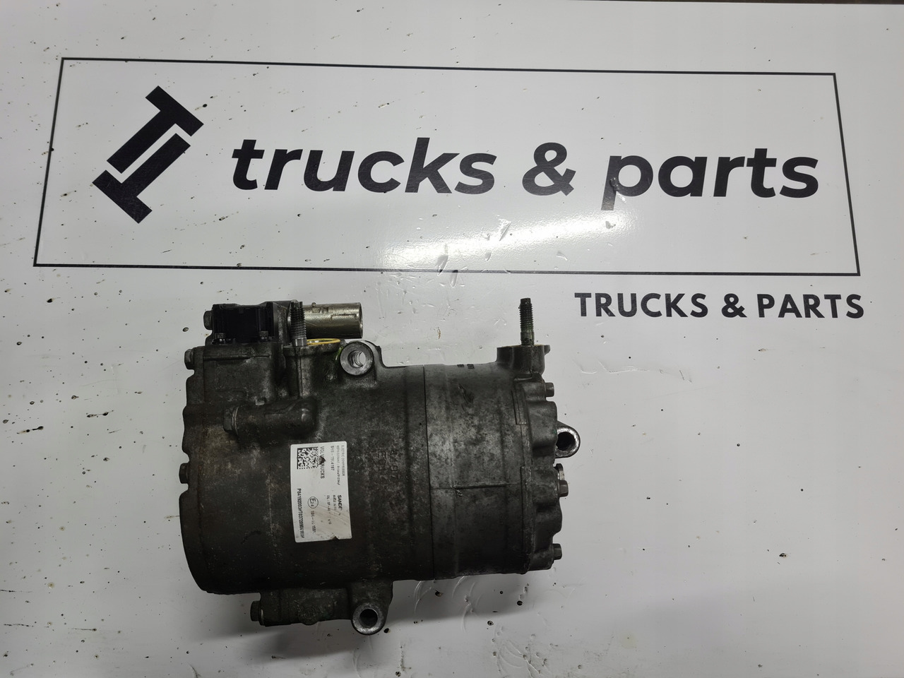 SANDEN SPRĘŻARKA KOMPRESOR KLIMATYZACJI POSTOJOWEJ VOLVO FH 4 FM 4 - Klímakompresszor - Teherautó: 1 kép. SANDEN SPRĘŻARKA KOMPRESOR KLIMATYZACJI POSTOJOWEJ VOLVO FH 4 FM 4 - Klímakompresszor - Teherautó: 1 kép.