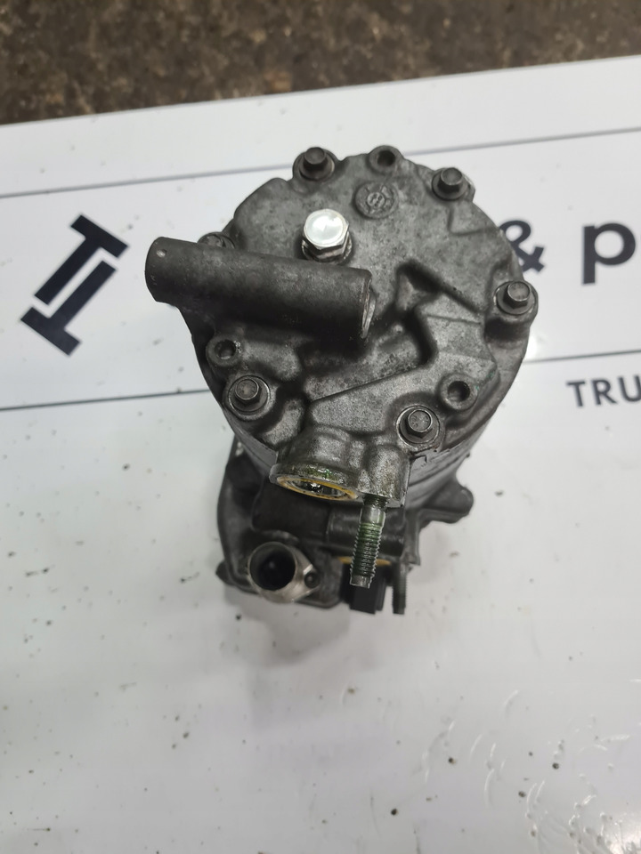 SANDEN SPRĘŻARKA KOMPRESOR KLIMATYZACJI POSTOJOWEJ VOLVO FH 4 FM 4 - Klímakompresszor - Teherautó: 4 kép. SANDEN SPRĘŻARKA KOMPRESOR KLIMATYZACJI POSTOJOWEJ VOLVO FH 4 FM 4 - Klímakompresszor - Teherautó: 4 kép.