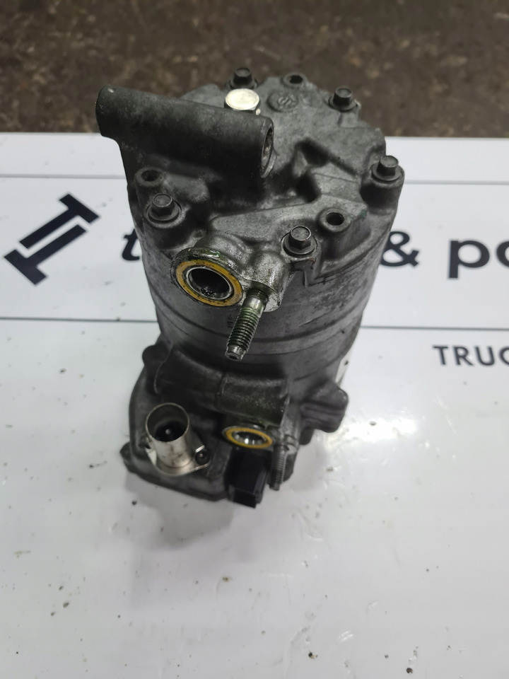 SANDEN SPRĘŻARKA KOMPRESOR KLIMATYZACJI POSTOJOWEJ VOLVO FH 4 FM 4 - Klímakompresszor - Teherautó: 2 kép. SANDEN SPRĘŻARKA KOMPRESOR KLIMATYZACJI POSTOJOWEJ VOLVO FH 4 FM 4 - Klímakompresszor - Teherautó: 2 kép.