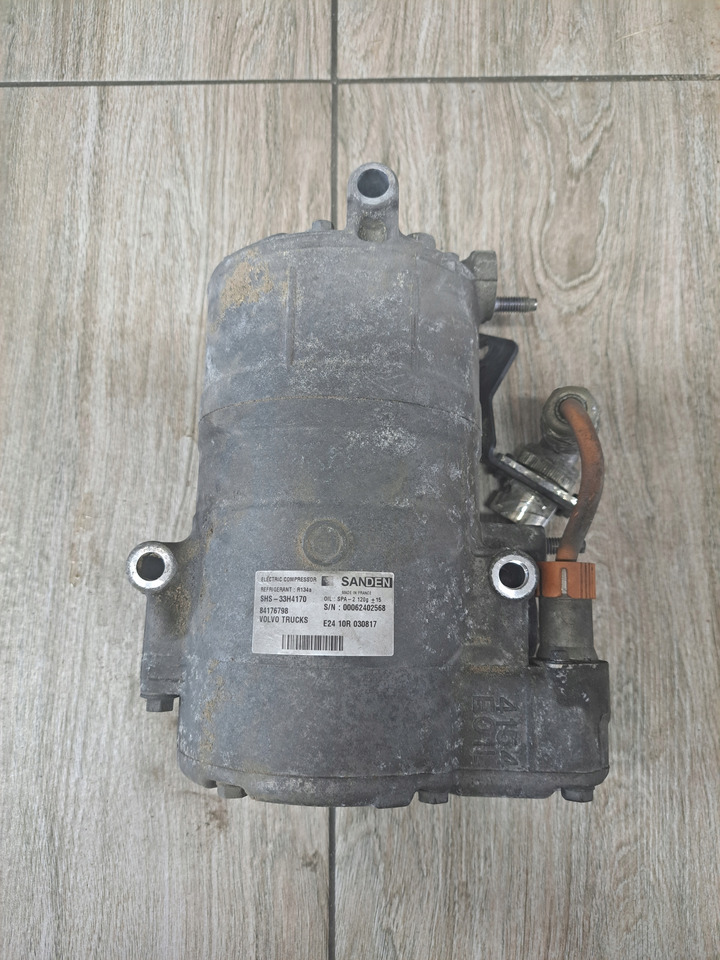 SANDEN SPRĘŻARKA KOMPRESOR KLIMATYZACJI VOLVO FH 4 FM 4 FMX - Klímakompresszor - Teherautó: 2 kép. SANDEN SPRĘŻARKA KOMPRESOR KLIMATYZACJI VOLVO FH 4 FM 4 FMX - Klímakompresszor - Teherautó: 2 kép.