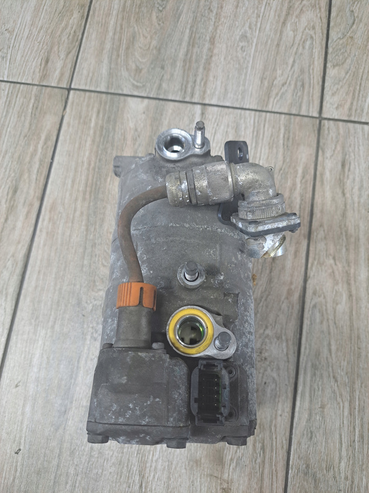 SANDEN SPRĘŻARKA KOMPRESOR KLIMATYZACJI VOLVO FH 4 FM 4 FMX - Klímakompresszor - Teherautó: 3 kép. SANDEN SPRĘŻARKA KOMPRESOR KLIMATYZACJI VOLVO FH 4 FM 4 FMX - Klímakompresszor - Teherautó: 3 kép.