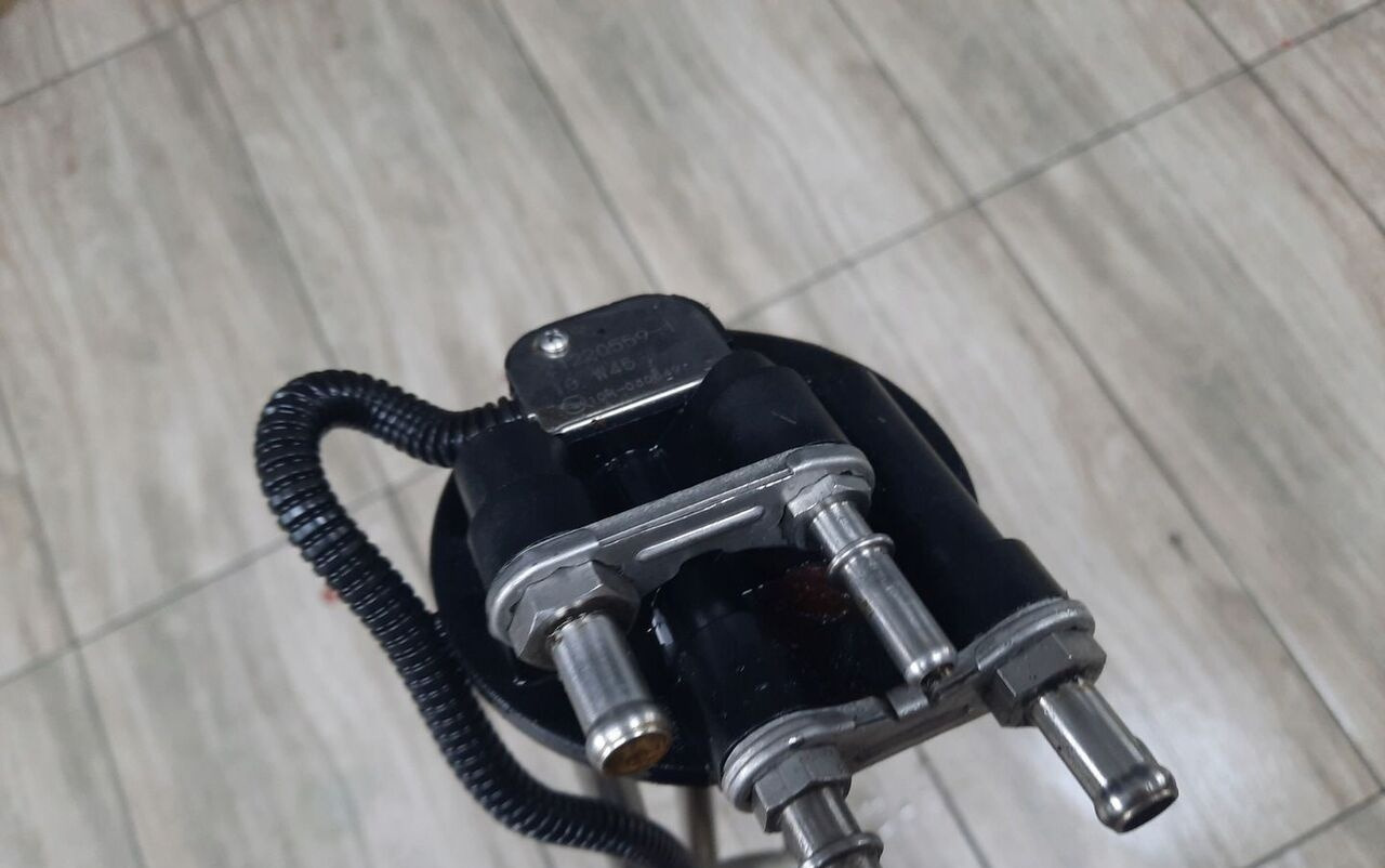 SMOK ADBLUE AD BLUE 1 Volvo FH FMX RENAULT DXI - Kipufogórendszer - Teherautó: 2 kép. SMOK ADBLUE AD BLUE 1 Volvo FH FMX RENAULT DXI - Kipufogórendszer - Teherautó: 2 kép.