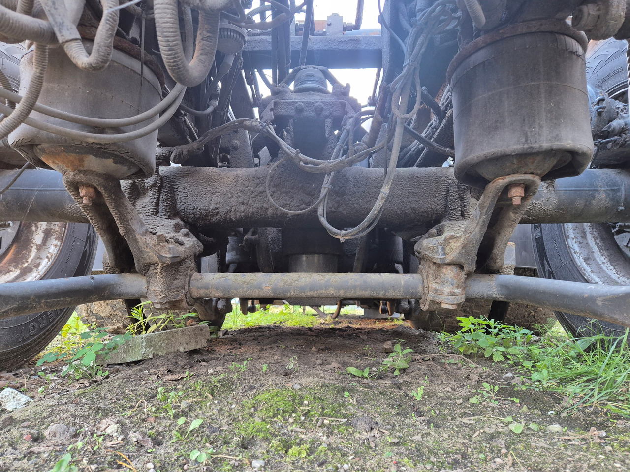 VOLVO BELKA OŚ TYŁ WLECZONA PODNOSZONA KOMPLETNA VOLVO FH FM FMX RENAULT - Felfüggesztés: 4 kép. VOLVO BELKA OŚ TYŁ WLECZONA PODNOSZONA KOMPLETNA VOLVO FH FM FMX RENAULT - Felfüggesztés: 4 kép.