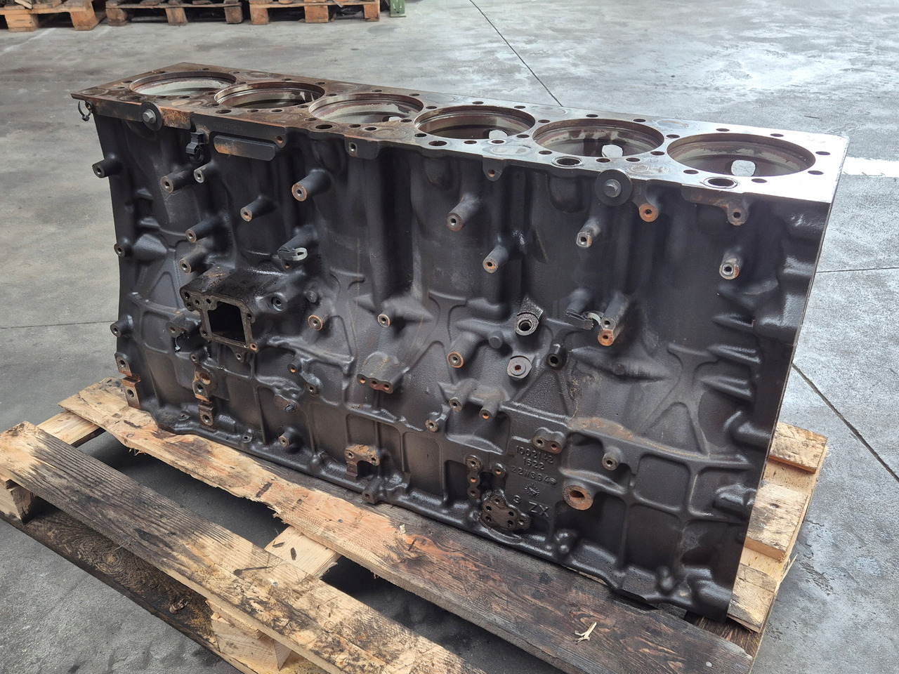 VOLVO BLOK SILNIKA RENAULT GAMA RANGE T EVO TURBOCOMPOUND VOLVO FH 5 D13K 2226825 K8 - Motorblokk - Teherautó: 1 kép. VOLVO BLOK SILNIKA RENAULT GAMA RANGE T EVO TURBOCOMPOUND VOLVO FH 5 D13K 2226825 K8 - Motorblokk - Teherautó: 1 kép.