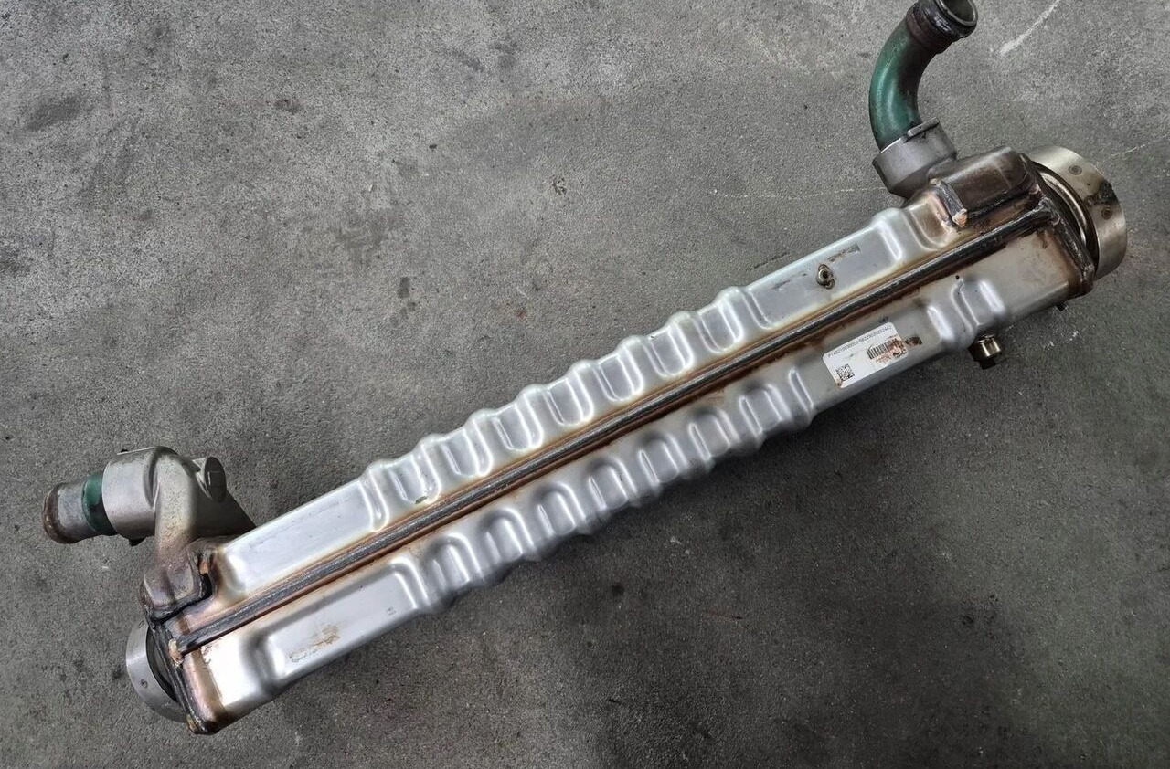 VOLVO CHŁODNICZKA SPALIN EGR FH 4 FH 16 D16K EURO6 21968564 - EGR hűtő - Teherautó: 2 kép. VOLVO CHŁODNICZKA SPALIN EGR FH 4 FH 16 D16K EURO6 21968564 - EGR hűtő - Teherautó: 2 kép.