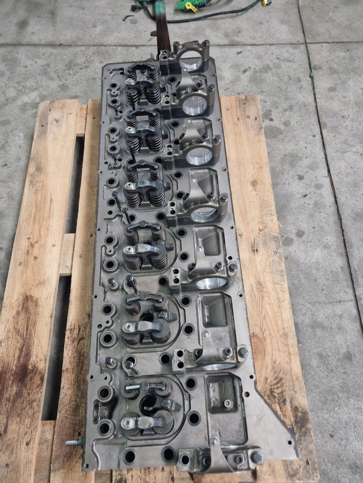 VOLVO GŁOWICA SILNIKA VOLVO FH 16 D16K EURO 6 22184000 154511429 - Motor fej - Teherautó: 2 kép. VOLVO GŁOWICA SILNIKA VOLVO FH 16 D16K EURO 6 22184000 154511429 - Motor fej - Teherautó: 2 kép.