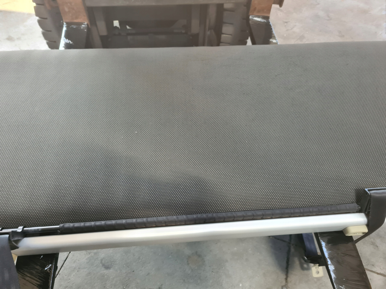 VOLVO ŁÓŻKO KOMPLETNE GÓRNE LEŻANKA MOCOWANIA - Ülés - Teherautó: 4 kép. VOLVO ŁÓŻKO KOMPLETNE GÓRNE LEŻANKA MOCOWANIA - Ülés - Teherautó: 4 kép.