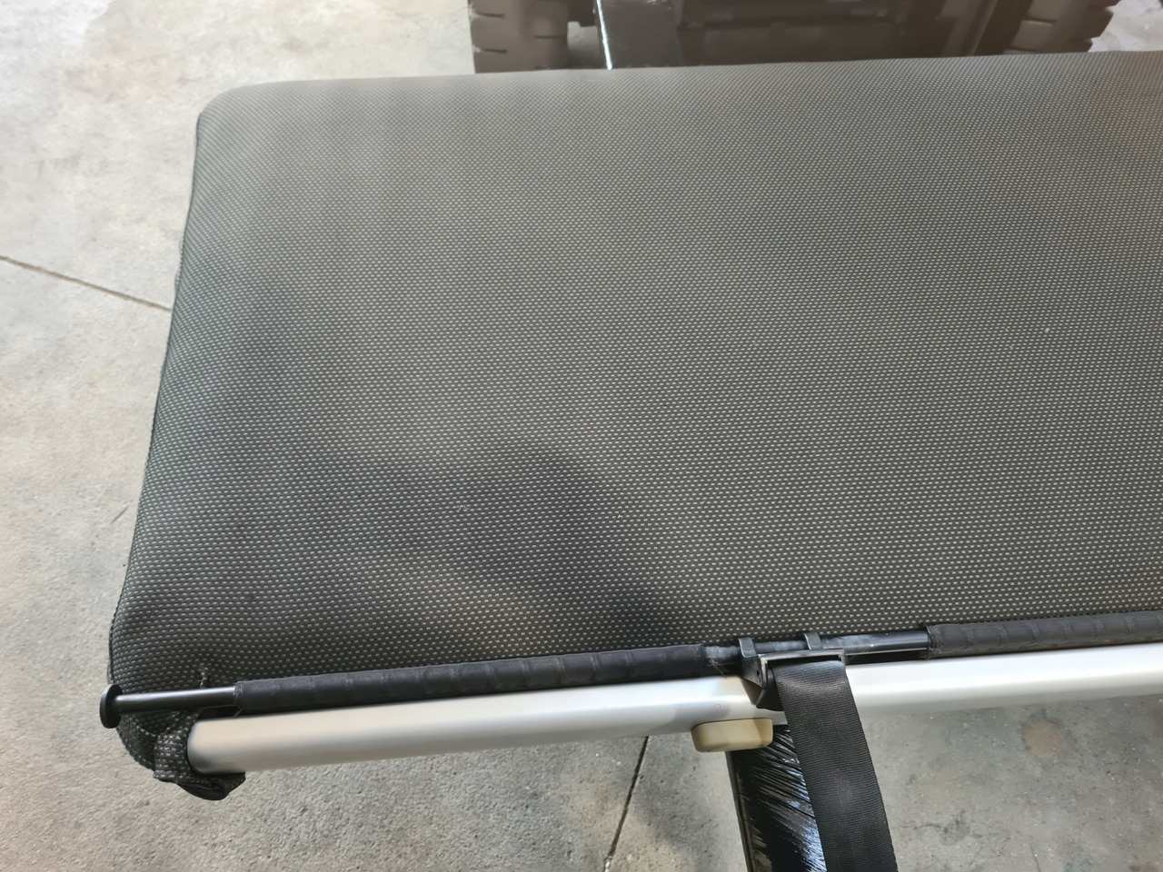 VOLVO ŁÓŻKO KOMPLETNE GÓRNE LEŻANKA MOCOWANIA - Ülés - Teherautó: 3 kép. VOLVO ŁÓŻKO KOMPLETNE GÓRNE LEŻANKA MOCOWANIA - Ülés - Teherautó: 3 kép.